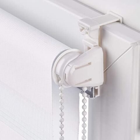 Estor enrollable noche y día Amazon Basics a 14,69 € (-30 %): controla la luz sin taladrar la pared